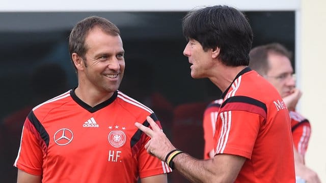Hansi Flick (l) erinnert sich gerne an die 50. Hansi Flick (l) erinnert sich gerne an die 50.