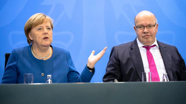 Angela Merkel und Peter Altmeier: Das Kabinett hat das Gesetz für den Kohleausstieg bis 2038 auf den Weg gebracht.