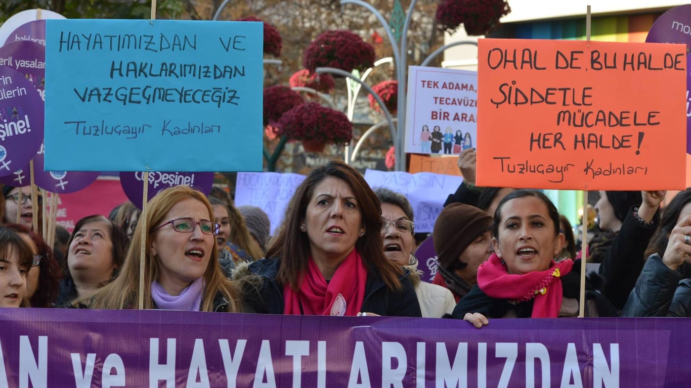 Für mehr Rechte: Frauen sind schon 2017 in Ankara auf die Straße gegangen, um zu demonstrieren. (Symbolbild)