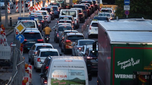 Nichts geht mehr: In vielen Metropolen sind verstopfte Straßen inzwischen Alltag. Nichts geht mehr: In vielen Metropolen sind verstopfte Straßen inzwischen Alltag.