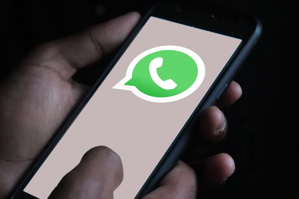 Ein Smartphone mit WhatsApp-Logo: Im vergangenen Jahr wurden viele Sicherheitslücken im Messenger gefunden.