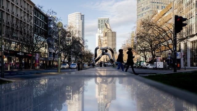 Die Skulptur"Berlin" von Brigitte und Martin Matschinsky-Denninghoff. Die Skulptur"Berlin" von Brigitte und Martin Matschinsky-Denninghoff.