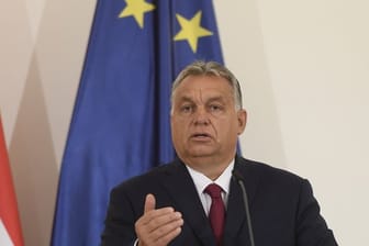 Ungarns Ministerpräsident Viktor Orban hat einen Rechtsschwenk der EVP zur Bedingung für seine weitere Mitgliedschaft gemacht.