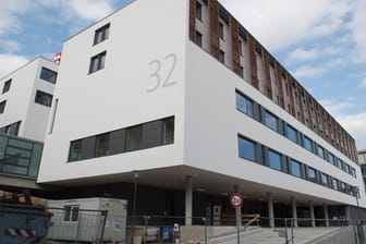 Universitätsklinikum Dresden: Das Krankenhauspersonal brauchte Unterstützung von der Feuerwehr.