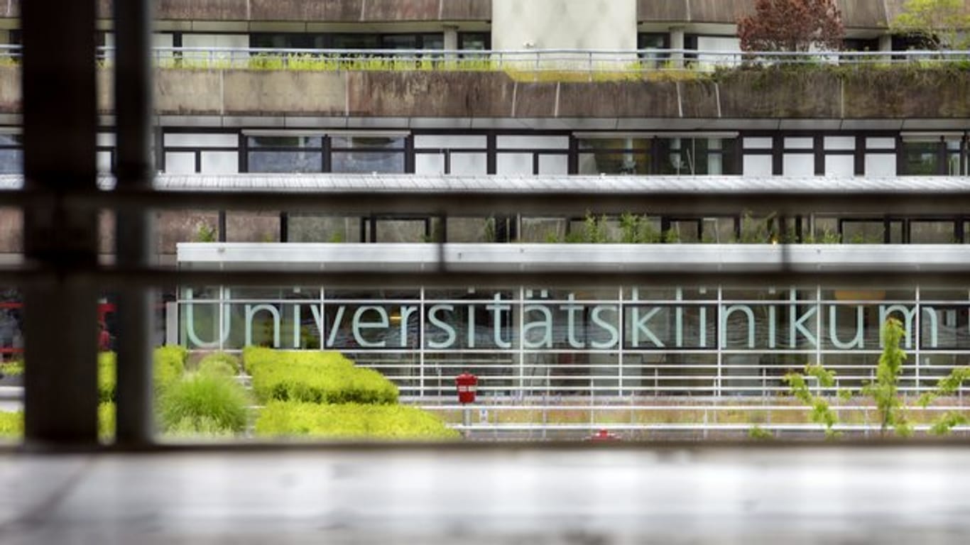 Ausgelöst wurden die Ermittlungen durch eine Strafanzeige des Universitätsklinikums Ulm.