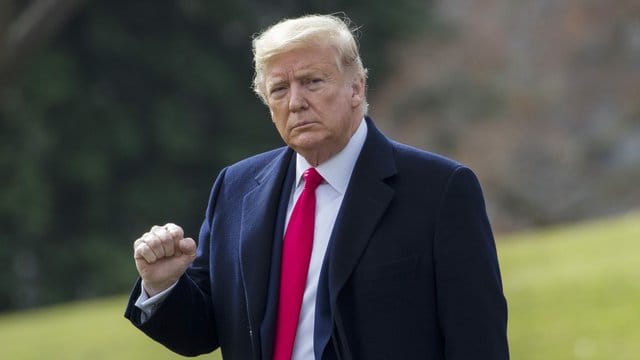 Das Amtsenthebungsverfahren gegen US-Präsident Donald Trump steuert auf eine wichtige Entscheidung zu. Das Amtsenthebungsverfahren gegen US-Präsident Donald Trump steuert auf eine wichtige Entscheidung zu.