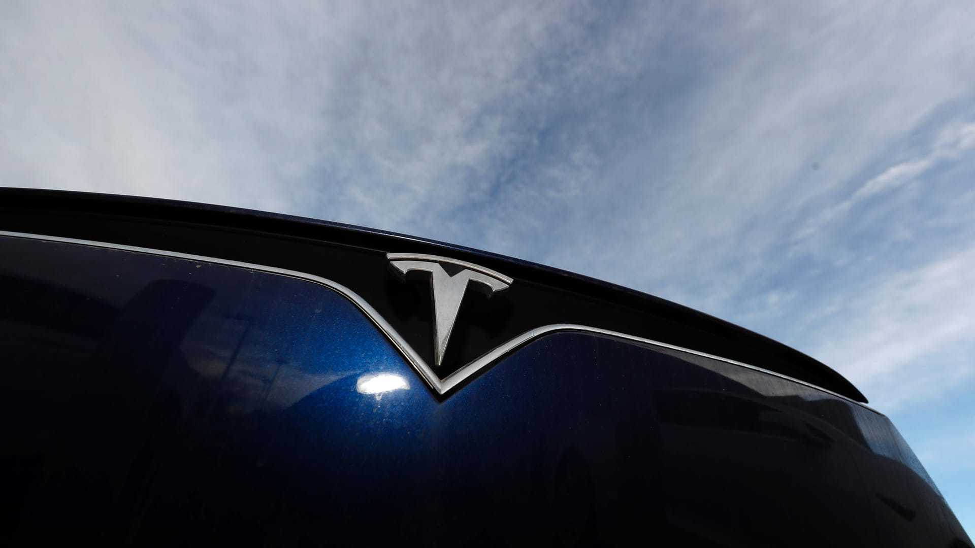 Modelloffensive: Neben dem Modell Y setzt der US-Autobauer auch auf SUV-Modell X (Foto) – ein allradgetriebener Oberklasse-Pkw mit elektrischem Antrieb. Modelloffensive: Neben dem Modell Y setzt der US-Autobauer auch auf SUV-Modell X (Foto) – ein allradgetriebener Oberklasse-Pkw mit elektrischem Antrieb.