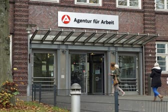 Arbeitslosenzahlen: Im Januar steigt in Deutschland typischerweise die Zahl der Arbeitslosen an.