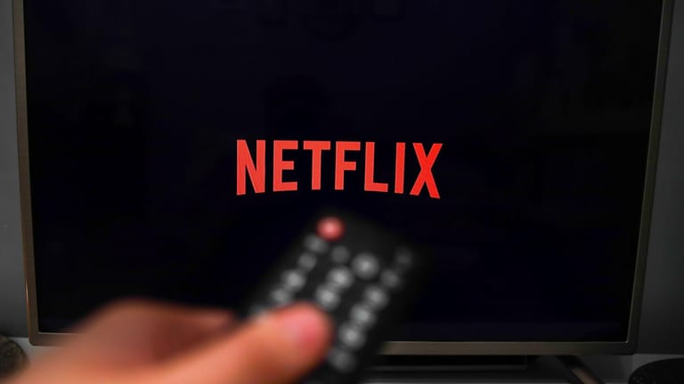 Netflix und Amazon Prime sind beliebte Streaminganbieter. Doch beide Anbieter kosten Geld. Dabei gibt es durchaus kostenlose Plattformen auf dem Markt.