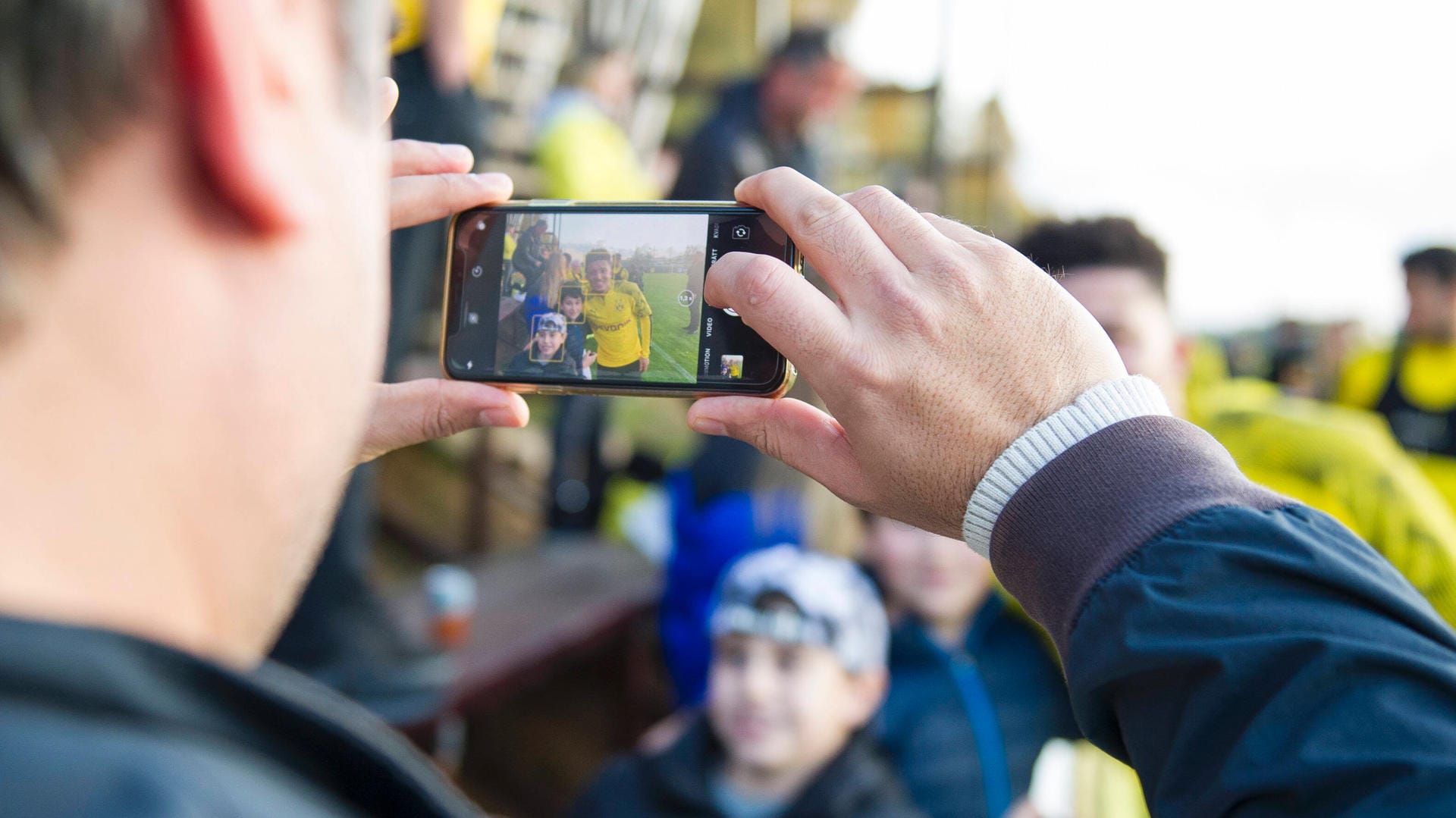 Fotos aus dem Fußball-Trainingslager: Wer viele Fotos und Videos mit dem Smartphone macht, braucht ausreichend freien Speicherplatz.