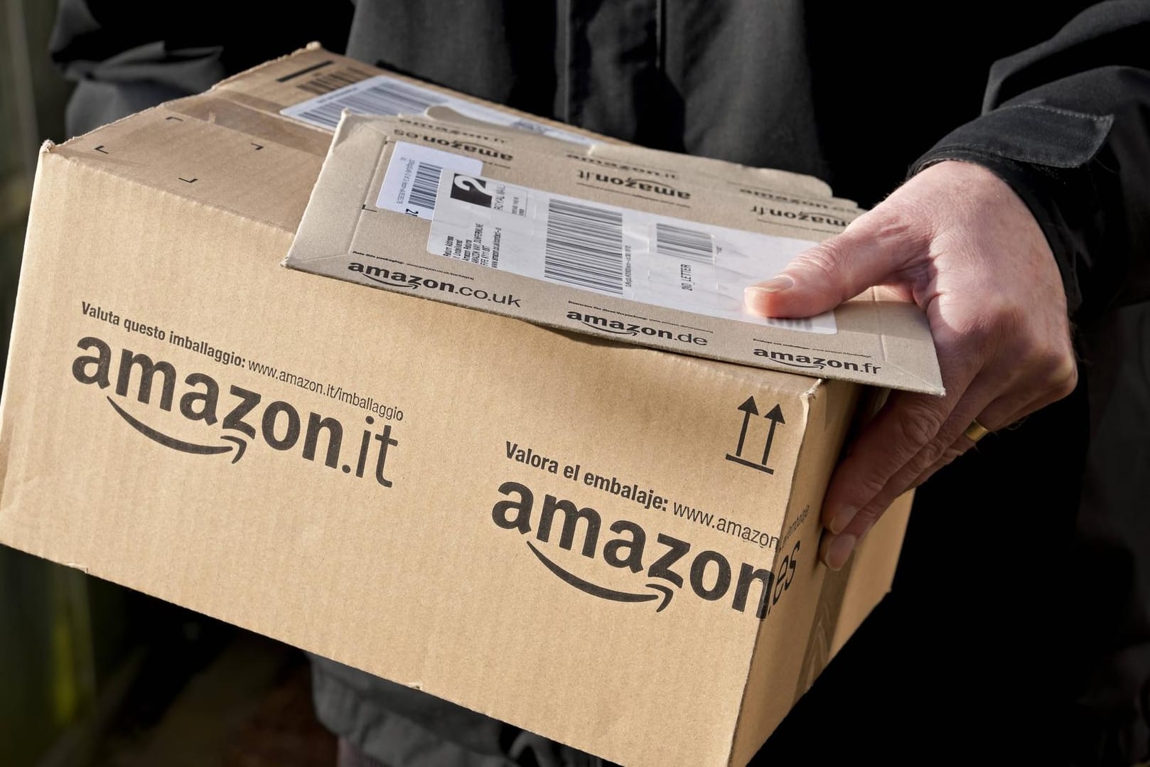 Amazon: Das Unternehmen war der einzige reine Online-Händler, der es in diesem Jahr im Beliebtheitsranking unter die Top Ten schaffte. Amazon: Das Unternehmen war der einzige reine Online-Händler, der es in diesem Jahr im Beliebtheitsranking unter die Top Ten schaffte.