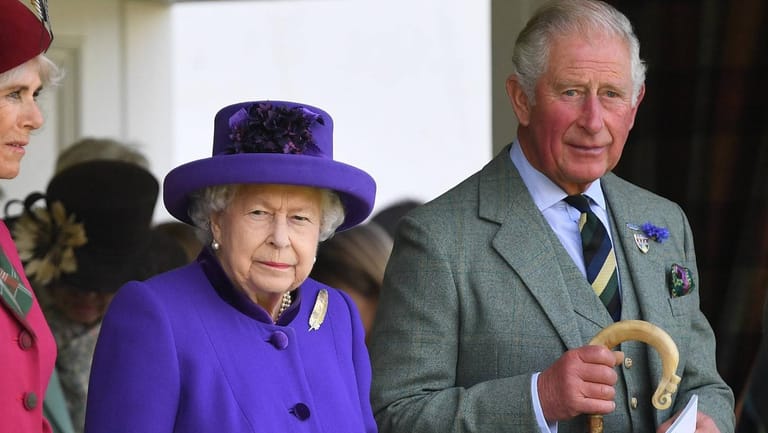 Queen Elizabeth II. und Prinz Charles: Haben sich die beiden Oberhäupter des britischen Königshauses über Prinz Andrew beraten?