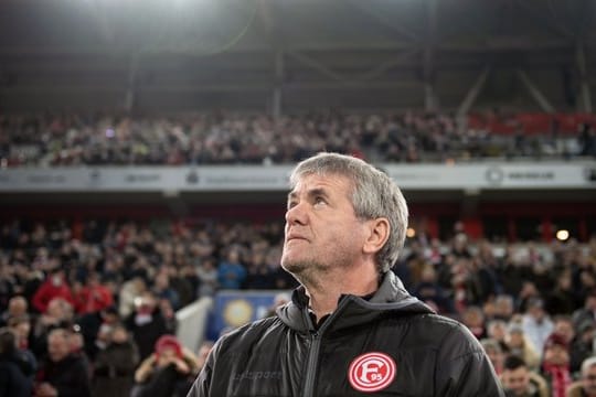 Friedhelm Funkel hat sich mit bewegenden Worten von den Fortuna-Fans verabschiedet.