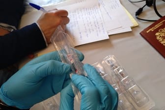 Doping-Ring ausgehoben: Beim Einsatz in Barcelona wurden auch Spritzen beschlagnahmt.