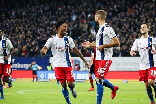 Die Hamburger feiern das 2:0 gegen den FC Nürnberg.