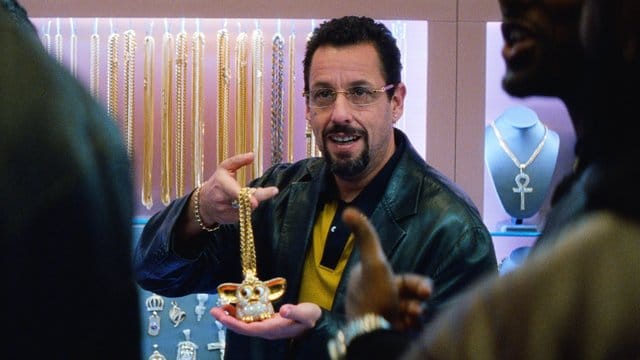 In "Der schwarze Diamant" spielt Adam Sandler einen wettsüchtigen Schmuckhändler.