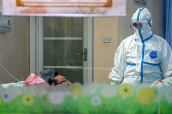Ein Krankenhaus in Wuhan: Das Virus greift weiter um sich.