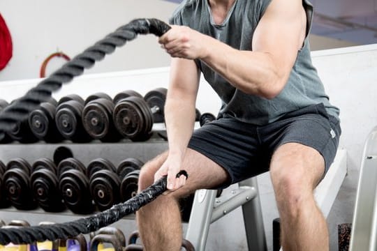 Die Trainingsform HIIT lässt sich mit vielen Sportarten kombinieren - selbst Exoten wie dem Battle Rope Training.