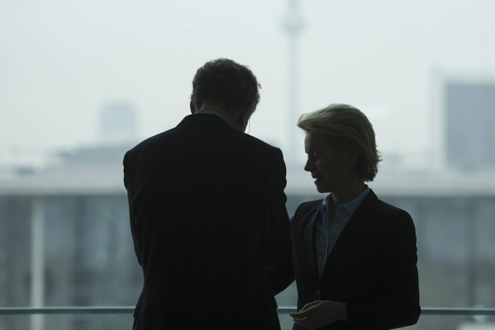 Die ehemalige Verteidigungsministerin Ursula von der Leyen und der außenpolitische Berater von Angela Merkel Christoph Heusgen: Der Einsatz von Beratern im Verteidigungsministerium wird seit einem halben Jahr von einem Untersuchungsausschuss des Bundestags überprüft.