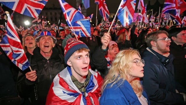 Brexit-Anhänger feiern in London das Ende der EU-Mitgliedschaft ihres Landes.