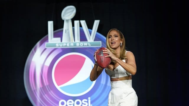 Touchdown: Jennifer Lopez tritt beim Super Bowl auf.