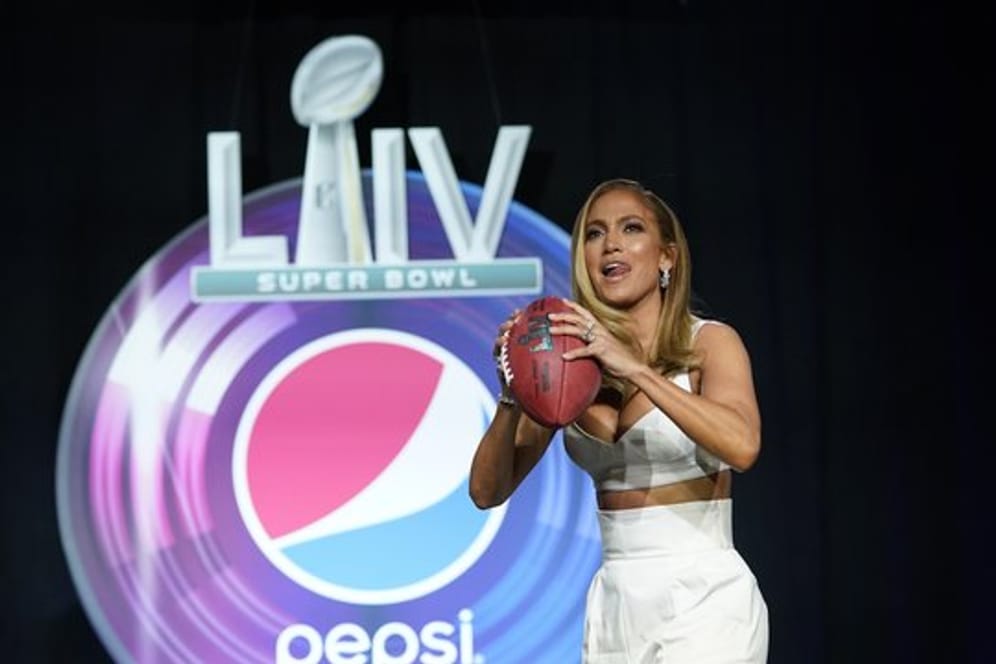 Touchdown: Jennifer Lopez tritt beim Super Bowl auf.