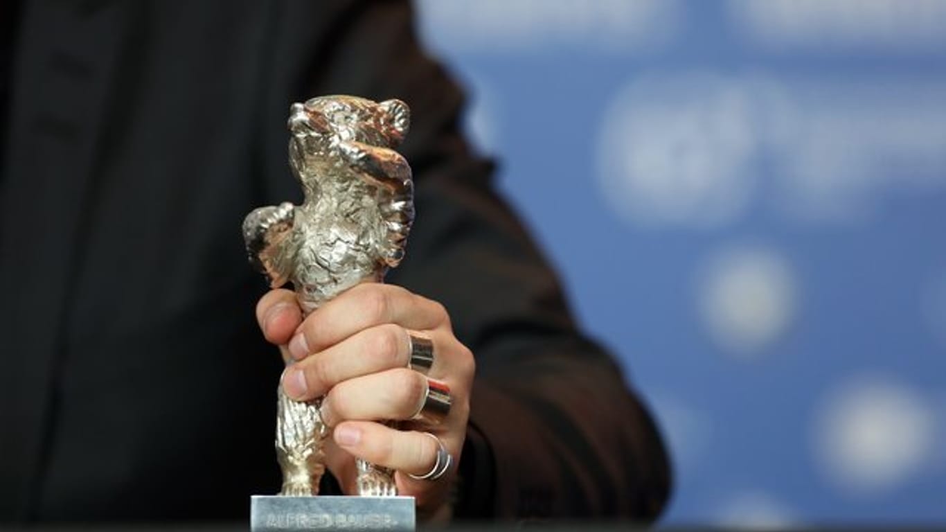 Die Verleihung des Alfred Bauer Preises (Silberner Bär) wird vorerst ausgesetzt.
