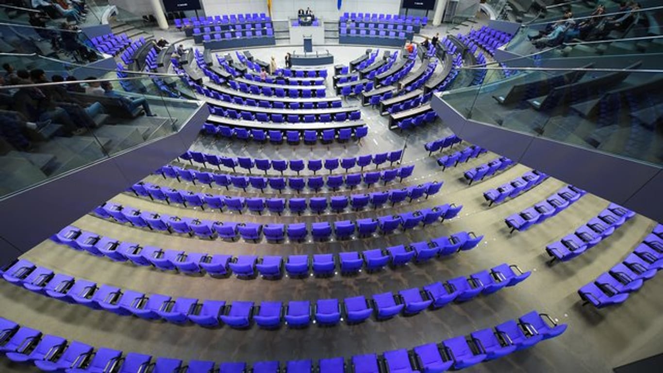 Noch viele Plätze frei: Der Plenarsaal im Reichstagsgebäude.