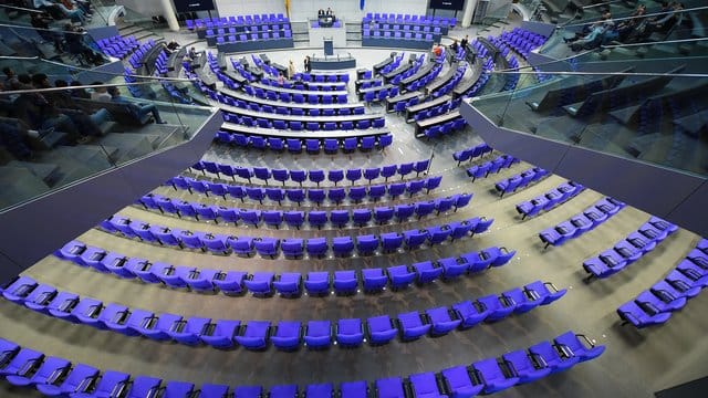 Noch viele Plätze frei: Der Plenarsaal im Reichstagsgebäude.