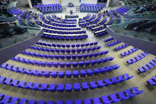 Noch viele Plätze frei: Der Plenarsaal im Reichstagsgebäude.