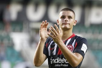 Dejan Joveljic verlässt auf Leihbasis Eintracht Frankfurt.