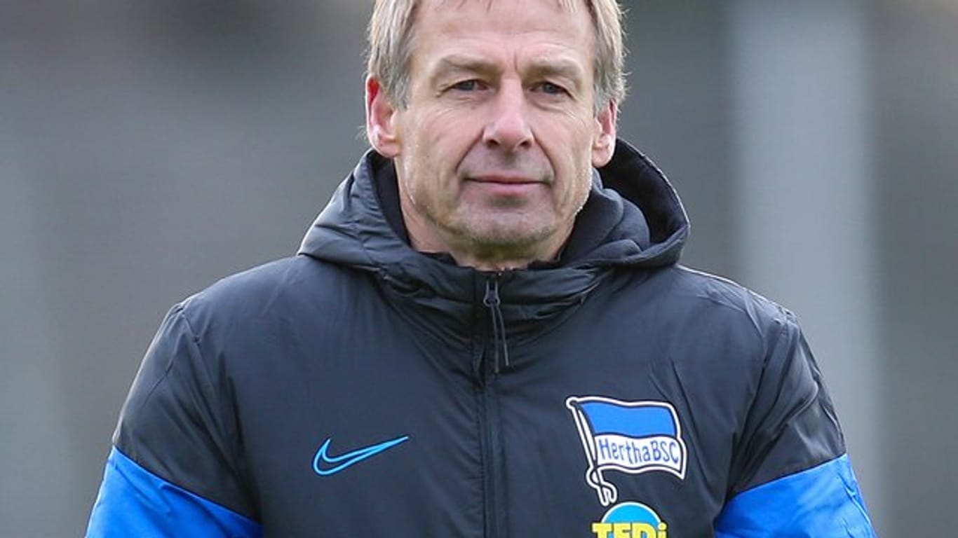 Unangefochtene Nummer eins bei den Ausgaben für neue Spieler bei den Winter-Transfers ist Hertha BSC mit Trainer Jürgen Klinsmann.
