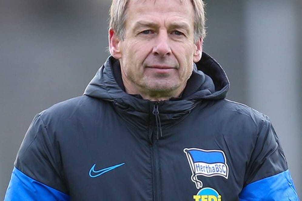 Unangefochtene Nummer eins bei den Ausgaben für neue Spieler bei den Winter-Transfers ist Hertha BSC mit Trainer Jürgen Klinsmann.