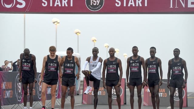 Der Internationale Leichtathletik-Verband hat neue Anforderungen für die Wettkampf-Laufschuhe von Elite-Athleten beschlossen.