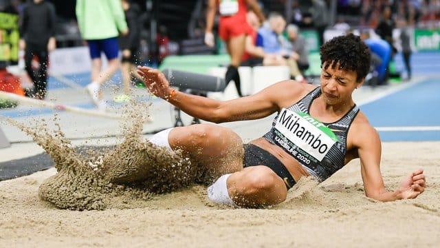 Landete beim Hallen-Meeting in Karlsruhe bei 6,83 Metern: Malaika Mihambo beim Weitsprung.