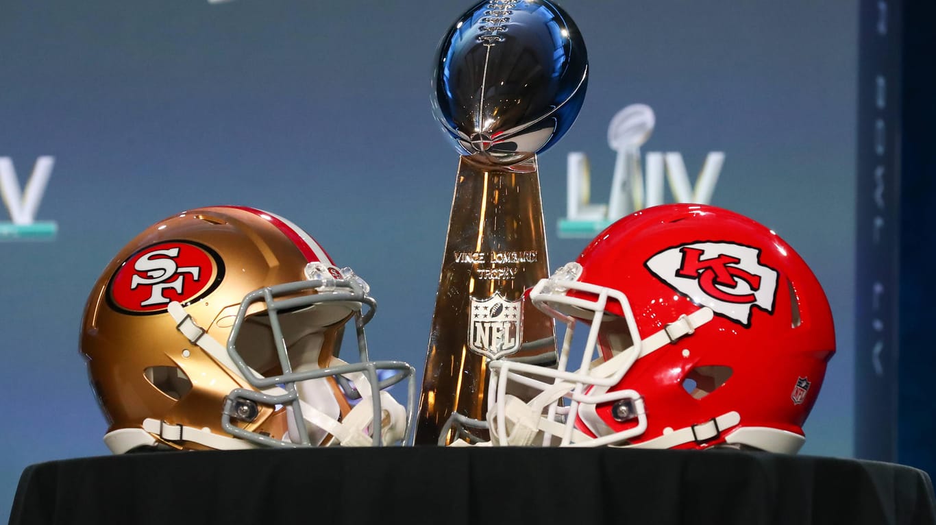 Mit Spannung erwartetes Duell: Die San Francisco 49ers (li.) und die Kansas City Chiefs spielen im Super Bowl 54 um die Vince Lombardi Trophy.