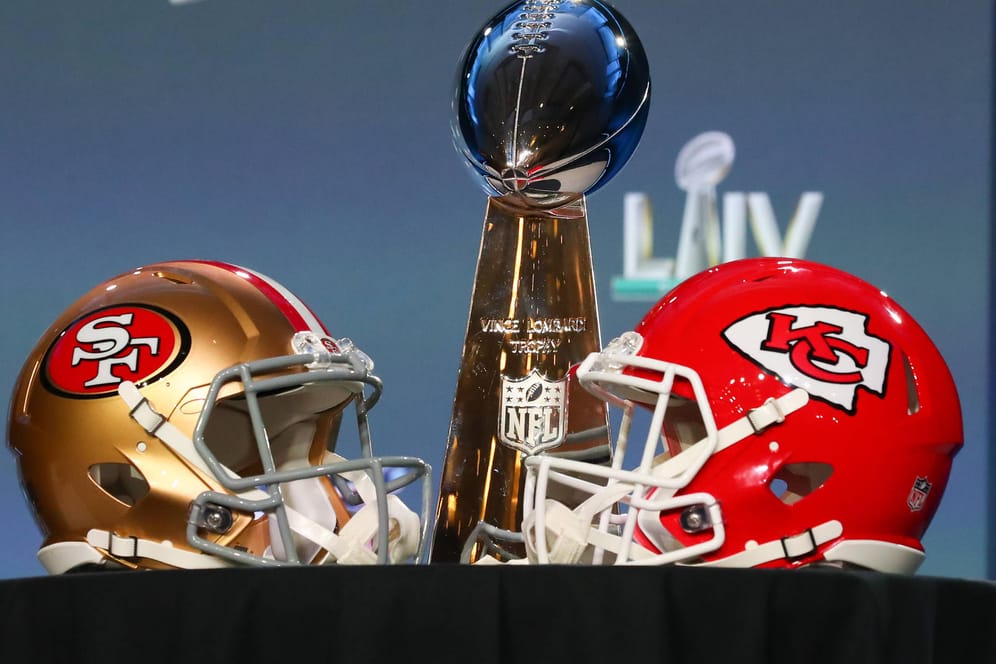 Mit Spannung erwartetes Duell: Die San Francisco 49ers (li.) und die Kansas City Chiefs spielen im Super Bowl 54 um die Vince Lombardi Trophy.
