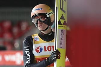 Für Skispringer Karl Geiger geht es in Sapporo um die Führung im Gesamtweltcup.