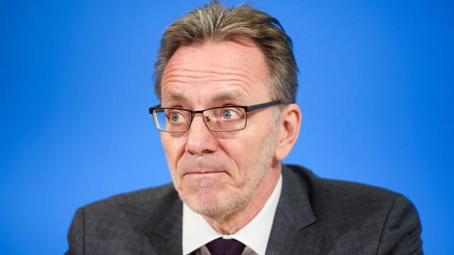 BKA-Präsident Holger Münch: "Die starke Zuwanderung der vergangenen Jahre hat uns vor allem mit Blick auf die Identifikation der Menschen, die zu uns kommen, vor einige Herausforderungen gestellt. BKA-Präsident Holger Münch: "Die starke Zuwanderung der vergangenen Jahre hat uns vor allem mit Blick auf die Identifikation der Menschen, die zu uns kommen, vor einige Herausforderungen gestellt.