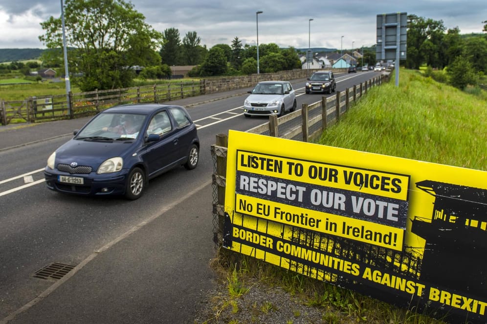 Ein Protestplakat an der nordirischen Grenze: In Nordirland sind die Zweifel am Brexit groß. Kommt es zur Wiedervereinigung mit Irland?