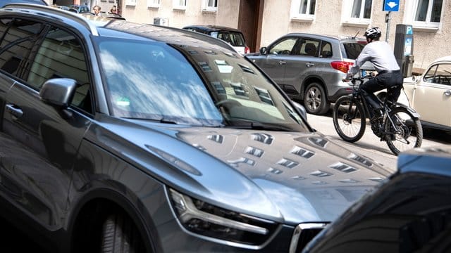Die CO2-Emissionen im Verkehr sind auch wegen eines höheren Verkehrsaufkommens in den vergangenen Jahren kaum gesunken. Die CO2-Emissionen im Verkehr sind auch wegen eines höheren Verkehrsaufkommens in den vergangenen Jahren kaum gesunken.