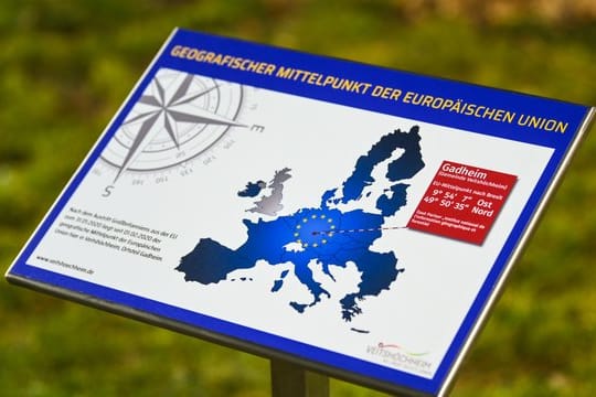 Ein Feld in Gadheim in Unterfranken ist der geografische Mittelpunkt der neuen Europäischen Union.