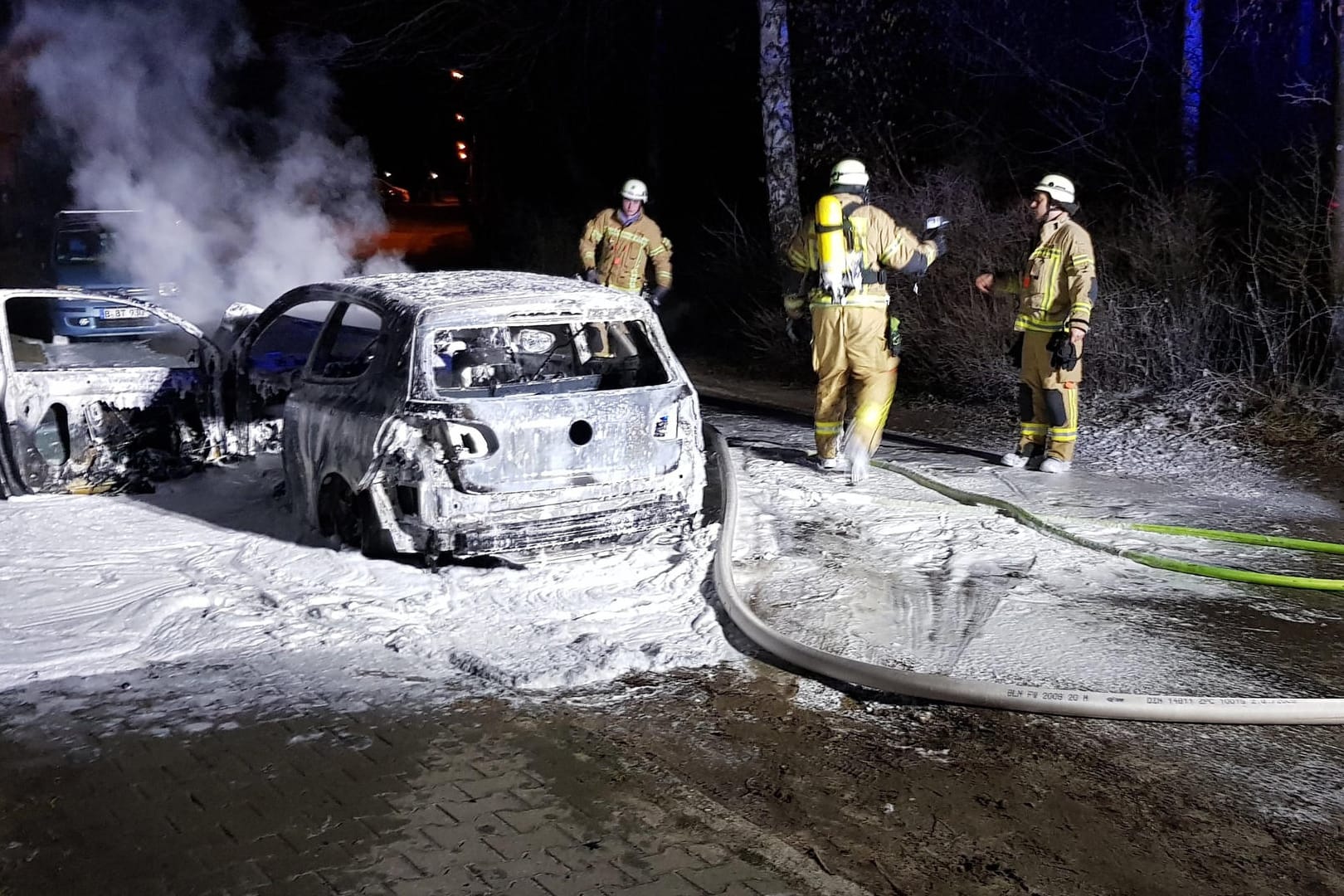 Das ausgebrannte Auto: Liercke vermutet einen Zusammenhang zu seiner Arbeit oder der Arbeit seiner Frau.