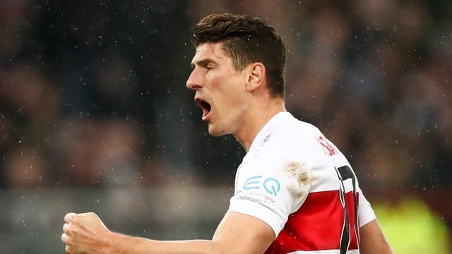 Stuttgarts Mario Gomez feiert sein Tor zum 1:1 beim FC St. Stuttgarts Mario Gomez feiert sein Tor zum 1:1 beim FC St.