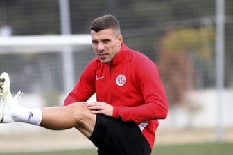 Lukas Podolski kam gegen Konyaspor nicht zum Einsatz.