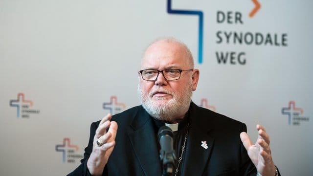 Kardinal Reinhard Marx, Vorsitzender der Deutschen Bischofskonferenz, auf einer Pressekonferenz während der ersten Versammlung des Synodalen Wegs in Frankfurt. Kardinal Reinhard Marx, Vorsitzender der Deutschen Bischofskonferenz, auf einer Pressekonferenz während der ersten Versammlung des Synodalen Wegs in Frankfurt.