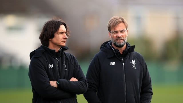 Zeljko Buvac im Gespräch mit Jürgen Klopp.