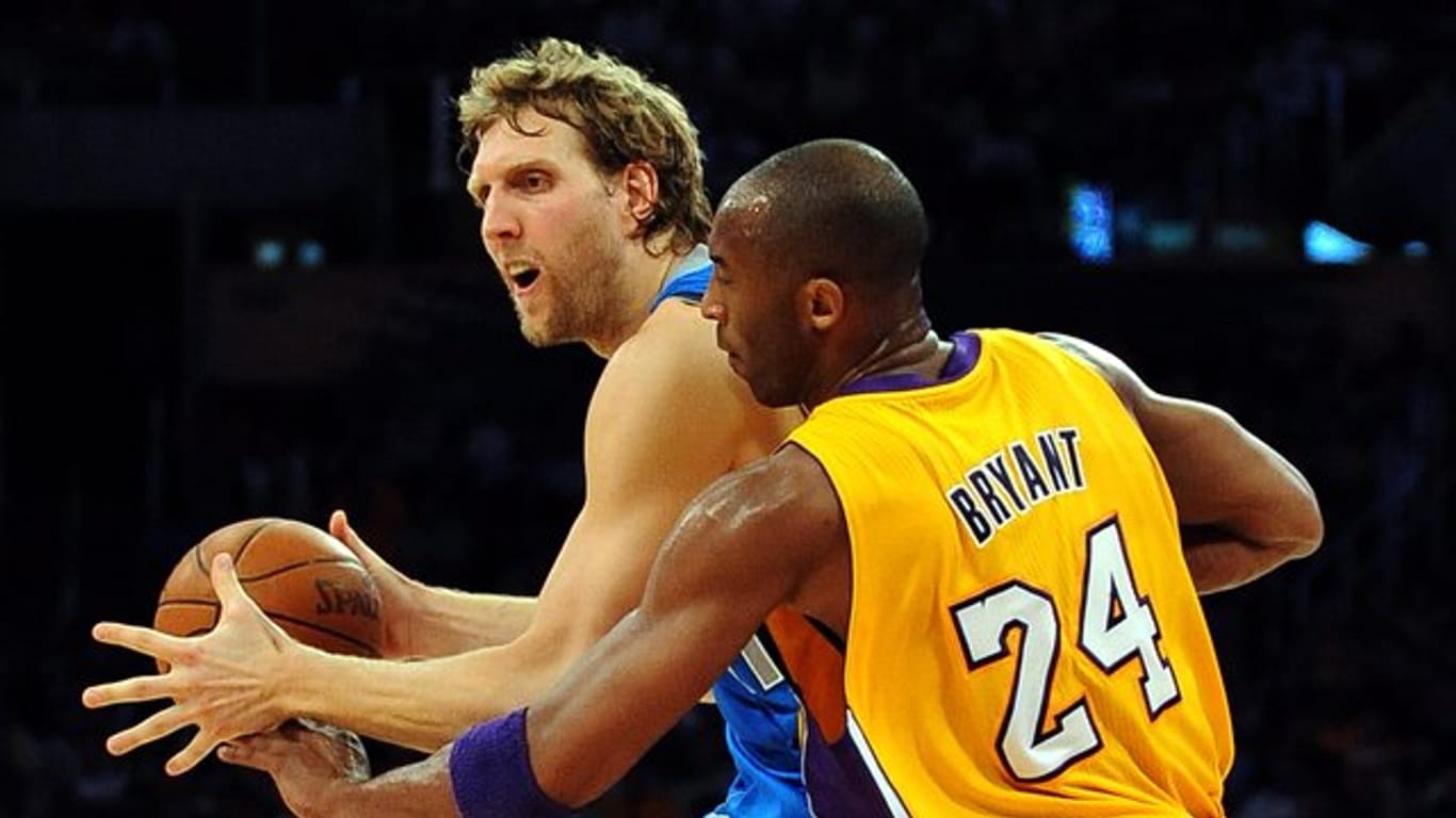 Dirk Nowitzki im Duell mit Lakers-Legende Kobe Bryant.
