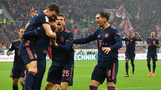 Dank des Leipziger Patzers stehen die Bayern wieder an der Tabellenspitze.