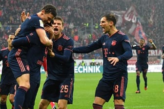 Dank des Leipziger Patzers stehen die Bayern wieder an der Tabellenspitze.
